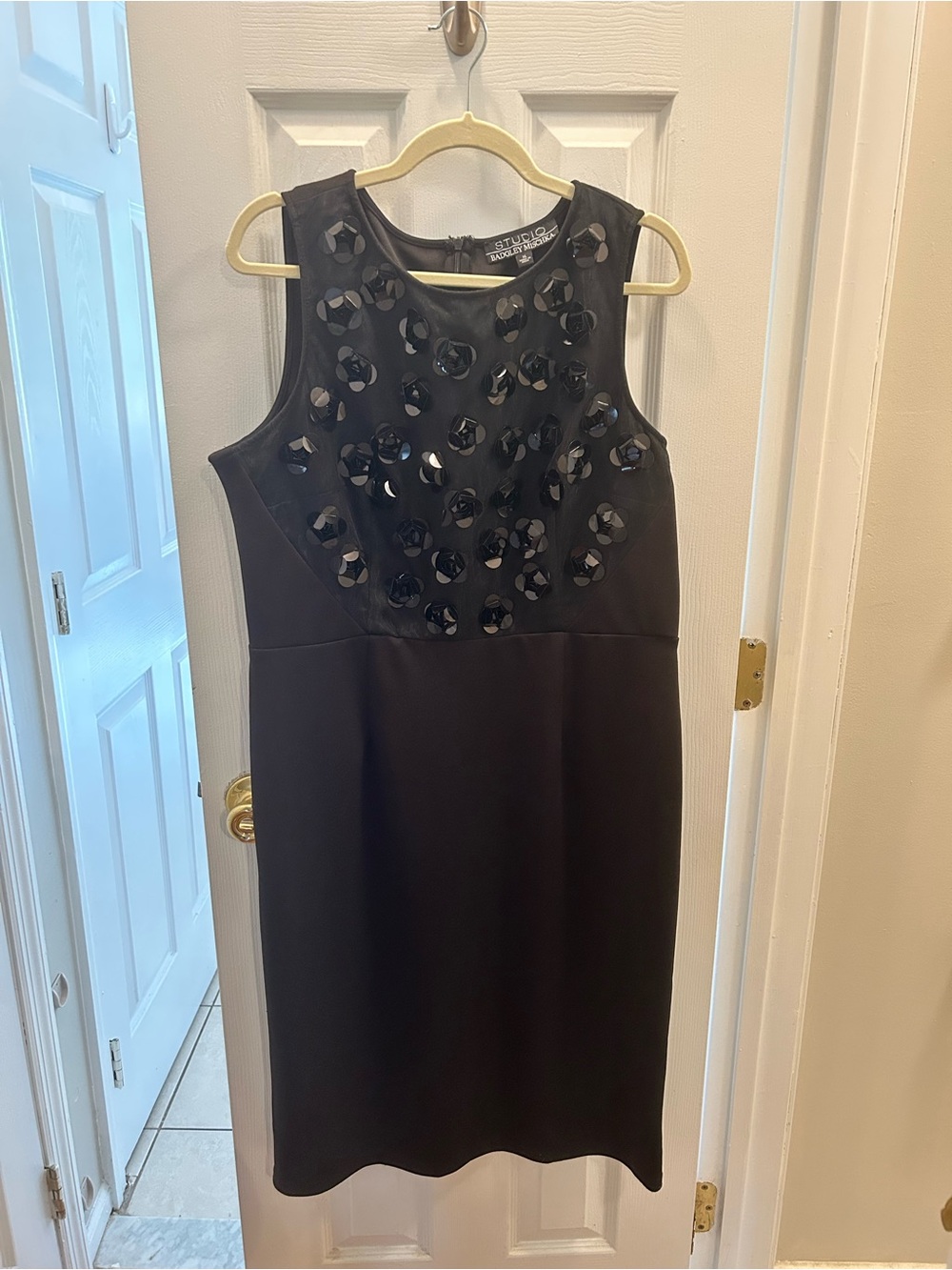 Floral Black Sleeveless Embellished Shift Dress